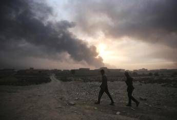 Iraq, Amnesty denuncia: uccisioni e torture a Mosul da parte di forze anti Is Iraq, Amnesty denuncia: uccisioni e torture a Mosul da parte di forze anti Is