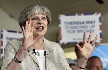 Gb, raggiunto accordo Tories-Dup: sì al governo di minoranza Gb, raggiunto accordo Tories-Dup: sì al governo di minoranza