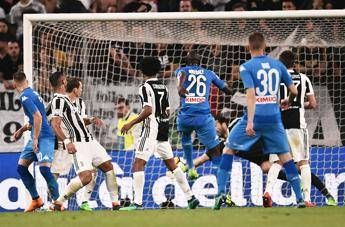 Cardinale Sepe: Al gol del Napoli ho urlato di gioia Cardinale Sepe: Al gol del Napoli ho urlato di gioia