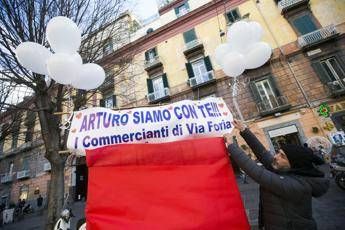 Giovane accoltellato a Napoli, 15enne fermato respinge le accuse Giovane accoltellato a Napoli, 15enne fermato respinge le accuse