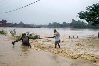 Alluvione in Nepal, Farnesina: Già al sicuro 14 italiani Alluvione in Nepal, Farnesina: Già al sicuro 14 italiani