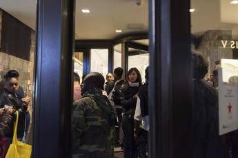 New York, panico in stazione per colpi di taser: 13 feriti New York, panico in stazione per colpi di taser: 13 feriti