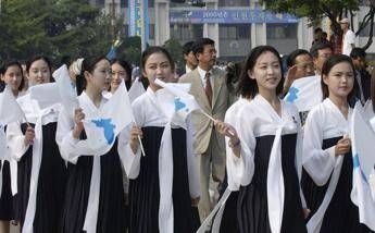 Belle e devote, ecco l'esercito della bellezza di Kim Belle e devote, ecco l'esercito della bellezza di Kim