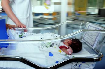 Trapianto di utero tra gemelle, nato il primo bimbo