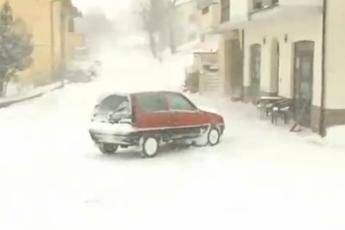 Gelo, neve e senza luce: in Abruzzo arriva l'Esercito Gelo, neve e senza luce: in Abruzzo arriva l'Esercito