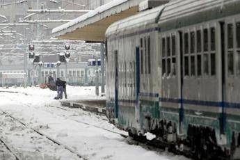 Neve e gelo bloccano l'Italia Neve e gelo bloccano l'Italia