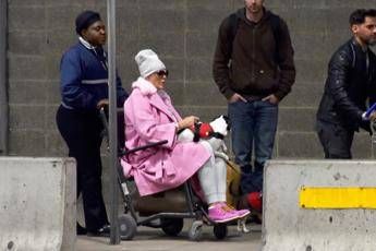 Brigitte Nielsen in sedia a rotelle Brigitte Nielsen in sedia a rotelle