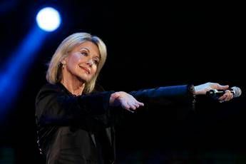 Il cancro è tornato, Olivia Newton-John cancella il tour Il cancro è tornato, Olivia Newton-John cancella il tour