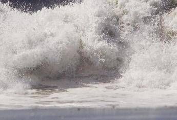 Burrasca con onde fino a 5 metri, navi bloccate in Sardegna Burrasca con onde fino a 5 metri, navi bloccate in Sardegna