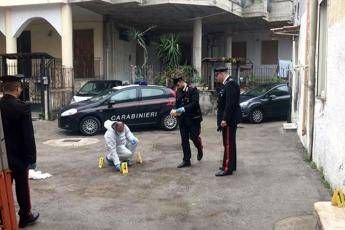 Napoli, 39enne preso a martellate durante una lite: è grave Napoli, 39enne preso a martellate durante una lite: è grave