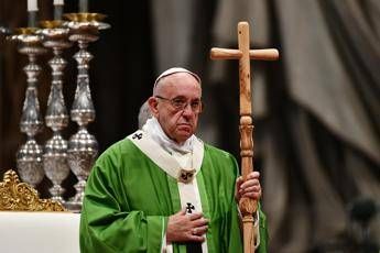 Papa Francesco e l'appello ai media: Non cadete nella coprofilia Papa Francesco e l'appello ai media: Non cadete nella coprofilia