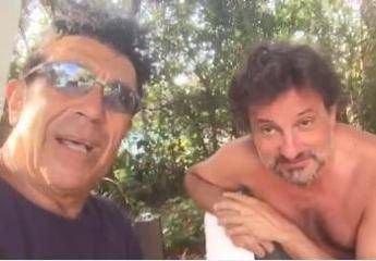 Conti e Pieraccioni alle prese con il napoletano, i consigli del 'prof' Bennato /Video Conti e Pieraccioni alle prese con il napoletano, i consigli del 'prof' Bennato /Video