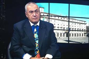 Tony Podesta all'AdnKronos: Trump si avvantaggia di hackeraggio russo /Video Tony Podesta all'AdnKronos: Trump si avvantaggia di hackeraggio russo /Video