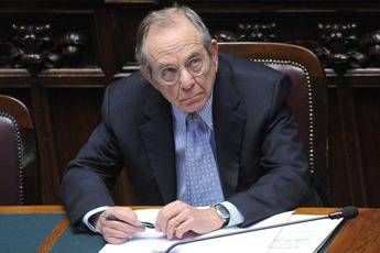 Spending review, tagliati 30 mld. Padoan: Risultati si vedono Spending review, tagliati 30 mld. Padoan: Risultati si vedono