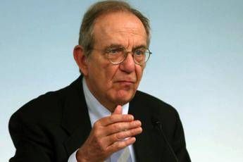 Padoan: 900mila posti buon risultato, faremo ancora di più in Finanziaria Padoan: 900mila posti buon risultato, faremo ancora di più in Finanziaria