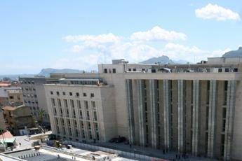Palermo, udienza sulle scale per disabile Palermo, udienza sulle scale per disabile