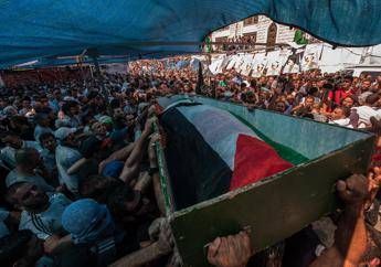Bruciato vivo il giovane palestinese ucciso. Nuovi scontri a Gerusalemme est Bruciato vivo il giovane palestinese ucciso. Nuovi scontri a Gerusalemme est