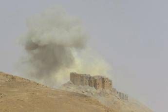 Danni ingenti al castello di Palmira dopo il ritiro dei miliziani Is Danni ingenti al castello di Palmira dopo il ritiro dei miliziani Is