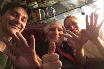 Marco Pannella compie 86 anni, Mattarella gli telefona per gli auguri