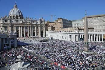 Salgono a 1,254 mld i cattolici, nel mondo sono il 17,7% Salgono a 1,254 mld i cattolici, nel mondo sono il 17,7%