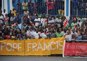 Papa Francesco in Kenya: Terrorismo si alimenta con paura e disperazione /Foto Papa Francesco in Kenya: Terrorismo si alimenta con paura e disperazione /Foto