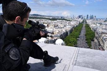 Maxi blitz in banlieue Parigi, arrestato 35enne radicalizzato Maxi blitz in banlieue Parigi, arrestato 35enne radicalizzato