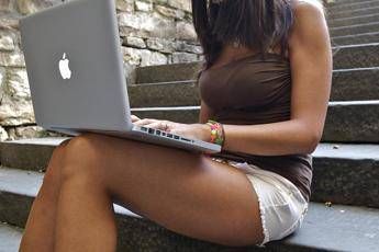 Il virus dei video porno attacca Facebook, a rischio pc e telefonini Il virus dei video porno attacca Facebook, a rischio pc e telefonini