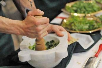 Clisteri di caffè e dieta veg: stop a falsi miti su cancro Clisteri di caffè e dieta veg: stop a falsi miti su cancro