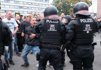 Polizia blinda Chemnitz, cancellato match Dresda-Amburgo Polizia blinda Chemnitz, cancellato match Dresda-Amburgo