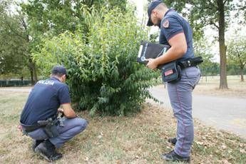 Giallo a Firenze, 17enne trovata ferita in un parco: è grave Giallo a Firenze, 17enne trovata ferita in un parco: è grave