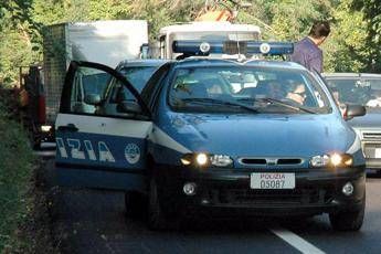 Arezzo, imbottiscono l'auto con cipolle per non essere scoperti: in manette due spacciatori Arezzo, imbottiscono l'auto con cipolle per non essere scoperti: in manette due spacciatori