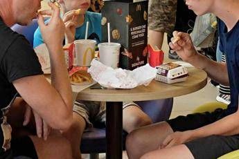 Da McDonald's stop a cannucce di plastica Da McDonald's stop a cannucce di plastica