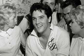 Elvis si è suicidato Elvis si è suicidato