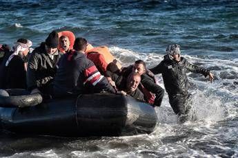 Naufragio nell'Egeo: 9 morti, 6 sono bimbi Naufragio nell'Egeo: 9 morti, 6 sono bimbi