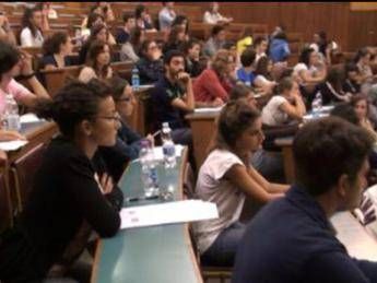 In 7.860 per test Medicina Cattolica, 1 posto per 29 candidati In 7.860 per test Medicina Cattolica, 1 posto per 29 candidati