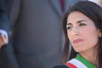 Roma, l'accusa di Raggi: Nei Municipi fanno sparire i faldoni