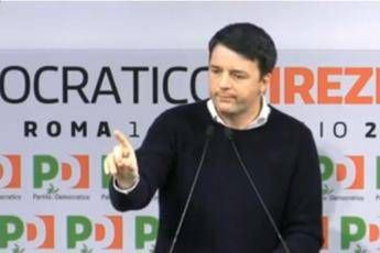 Pd, Renzi: Evitiamo scissione. Poi l'affondo: D'Alema? Distrugge se il capo non è lui Pd, Renzi: Evitiamo scissione. Poi l'affondo: D'Alema? Distrugge se il capo non è lui