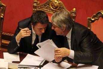 Jobs Act, bagarre sulla fiducia. Renzi: Sceneggiate. Merkel: Passo importante Jobs Act, bagarre sulla fiducia. Renzi: Sceneggiate. Merkel: Passo importante