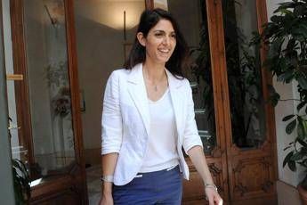 Ferragosto di relax per Raggi, la sindaca va in vacanza Ferragosto di relax per Raggi, la sindaca va in vacanza