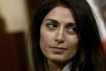 Raggi risponde a Gentiloni: Poteri, non chiacchiere Raggi risponde a Gentiloni: Poteri, non chiacchiere