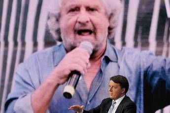 Euro e governo, lite Grillo-Renzi Franceschini contro l'ex segretario Euro e governo, lite Grillo-Renzi Franceschini contro l'ex segretario