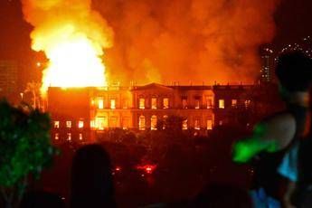 In fiamme il Museo Nazionale di Rio de Janeiro In fiamme il Museo Nazionale di Rio de Janeiro