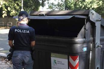 Orrore a Roma, fatta a pezzi e messa nei cassonetti: confessa il fratello Orrore a Roma, fatta a pezzi e messa nei cassonetti: confessa il fratello