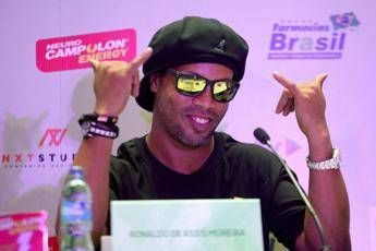 Ronaldinho: Pronto per un club dove giocare senza allenarmi Ronaldinho: Pronto per un club dove giocare senza allenarmi