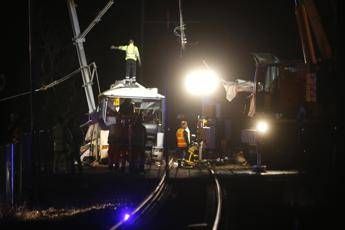 Scuolabus tagliato in due, 4 morti in Francia Scuolabus tagliato in due, 4 morti in Francia