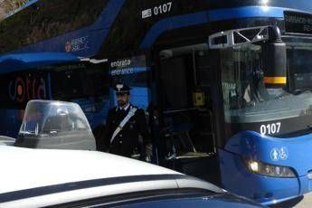 Aghi di siringa sui bus, incubo a Roma Aghi di siringa sui bus, incubo a Roma