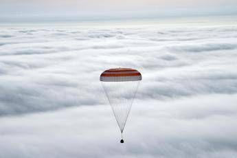 Atterraggio d'emergenza per 2 astronauti della Soyuz Atterraggio d'emergenza per 2 astronauti della Soyuz