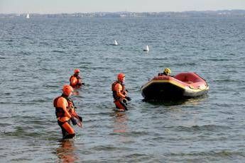 Litiga col fidanzato e si getta in mare: 30enne dispersa ad Albenga Litiga col fidanzato e si getta in mare: 30enne dispersa ad Albenga