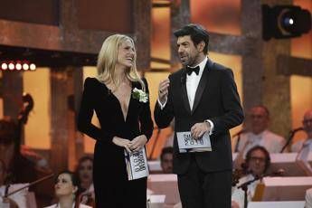 Hunziker: I primi fiori me li ha mandati Piersilvio Hunziker: I primi fiori me li ha mandati Piersilvio