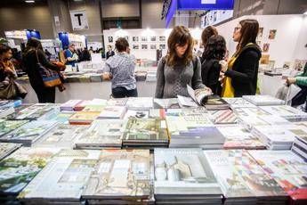 Salone del libro, indagati Fassino e assessora Parigi Salone del libro, indagati Fassino e assessora Parigi